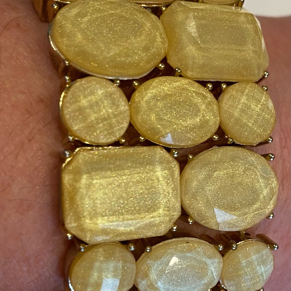 Gold tone shimmery yellow stone costume jewelry stretch bracelet